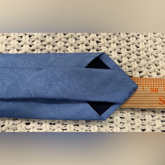 Michael Kors Men’s Blue Textured-Paisley Neck Tie, 100% Silk; 58" x 3" - Picture 5 of 7